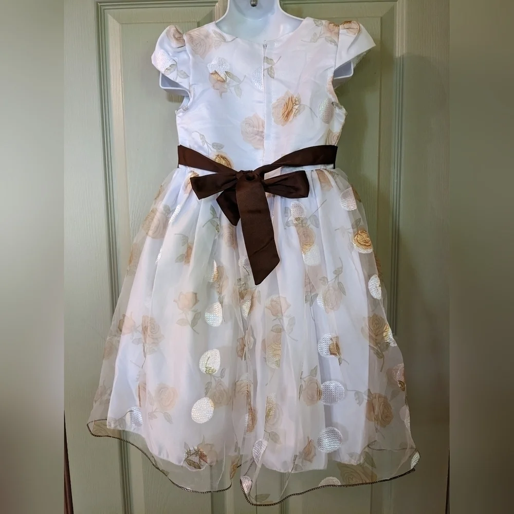New with tags Classic Fashion Party Dress, T15